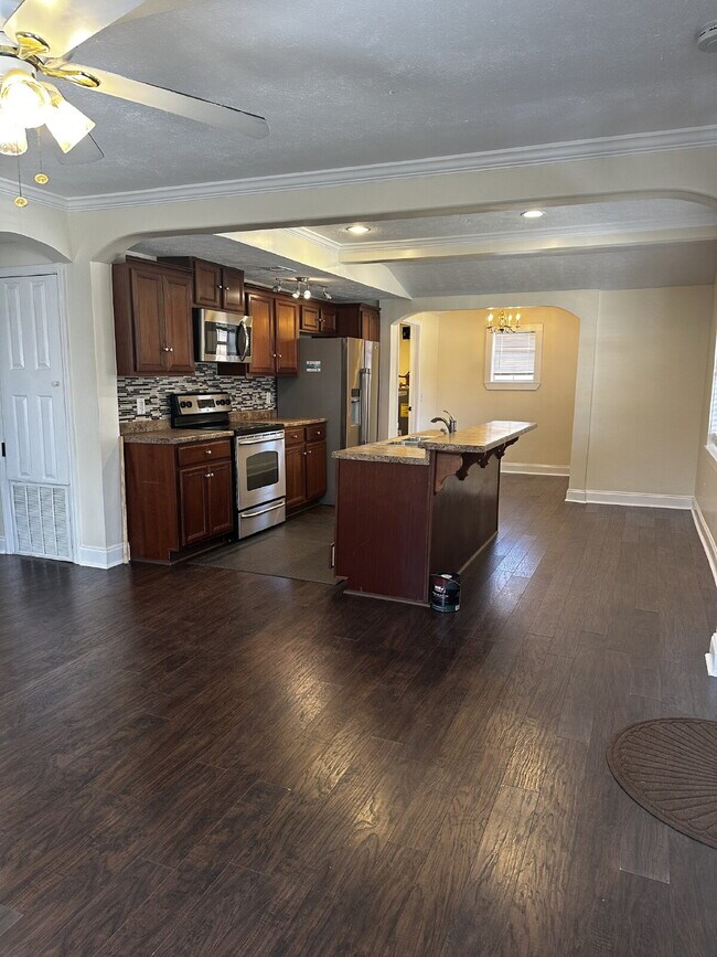 Building Photo - WALK TO ST. ANDREWS MARINA, RESTAURANTS, BARS AND FARMERS MARKET.... you will LOVE this LOCATION!