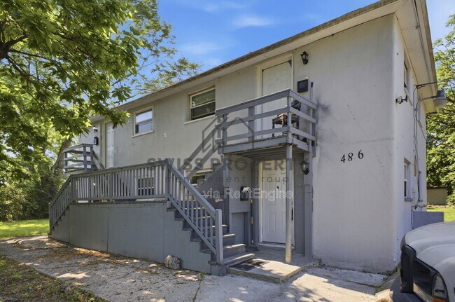 Building Photo - 486 Hanley St