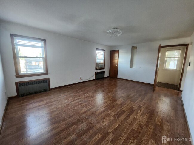 Foto del edificio - 300 Revere Ave