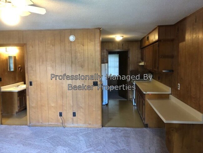 Building Photo - 3611 34th Ave Apt 73 Unit 73
