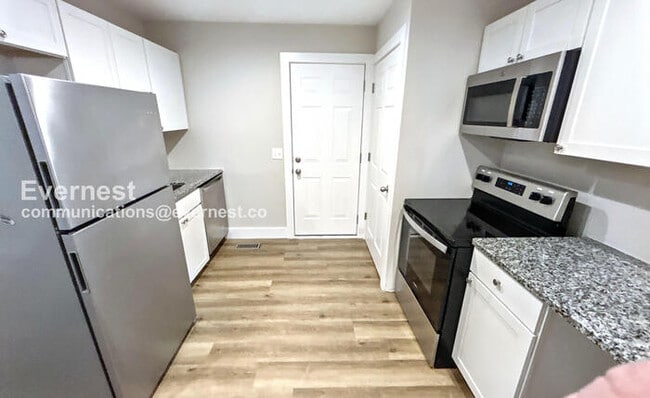 Building Photo - 1732 17th Ave N