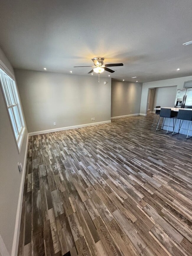 Building Photo - Available May!