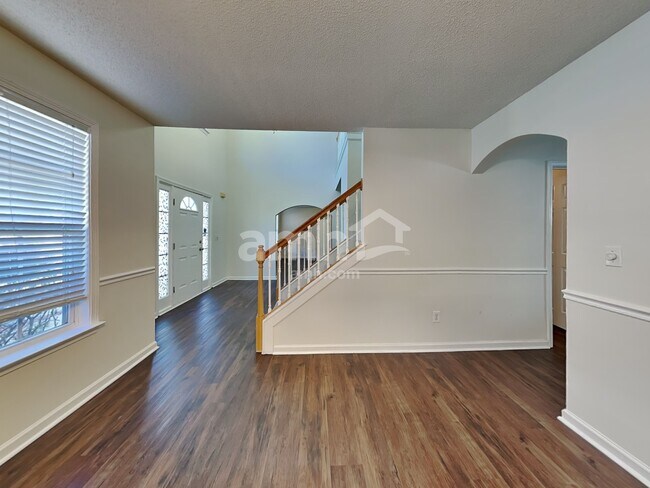 Foto del edificio - 106 Sweetland Ct