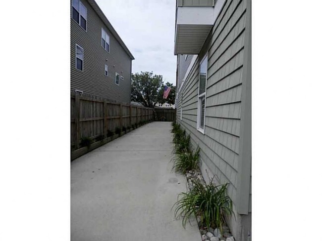 Building Photo - 3729 Surry Rd