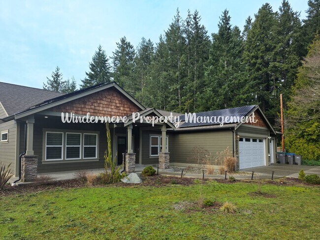 Building Photo - Luxurious and Immaculate 3 bed with office on 1.75 acre lot