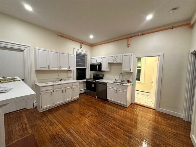 Foto del edificio - 440 Newtonville Ave
