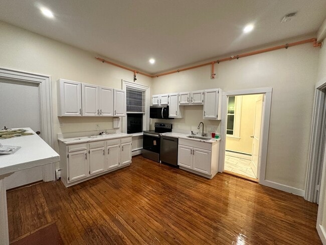 Building Photo - 440 Newtonville Ave