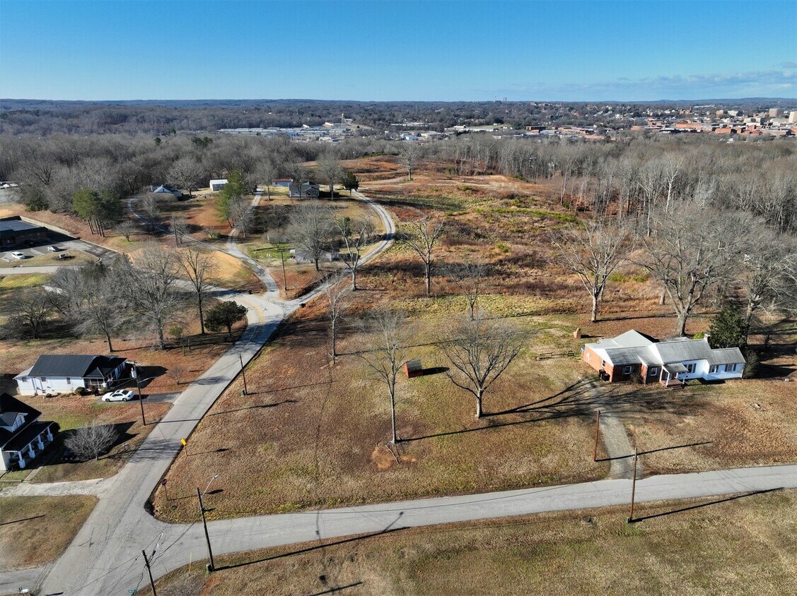 Building Photo - 307 Hillcrest