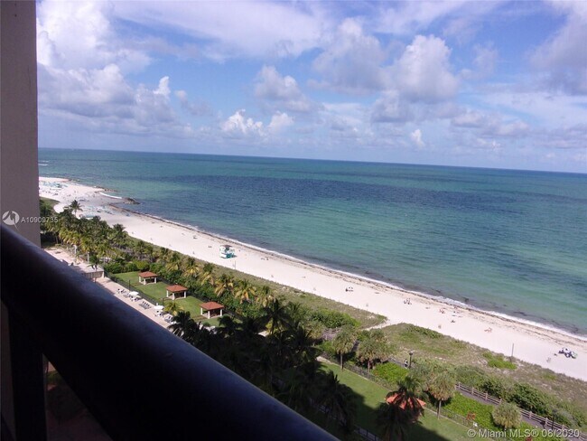 Foto del edificio - 2555 Collins Ave