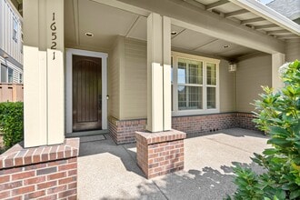 Building Photo - 16521 NW Rossetta St