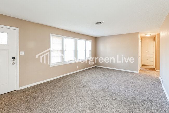 Building Photo - 6629 Parkview Ave