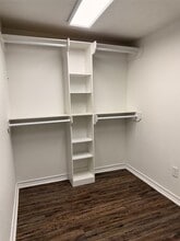 Building Photo - 2044 Des Jardines St
