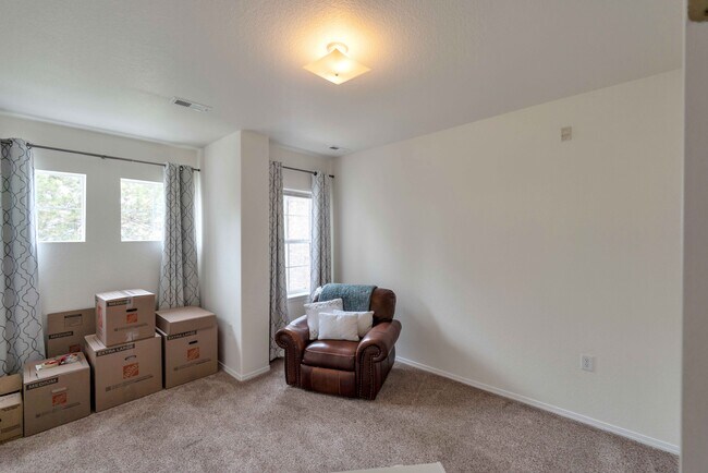 Dormitorio del 1er nivel - 16372 E Fremont Ave