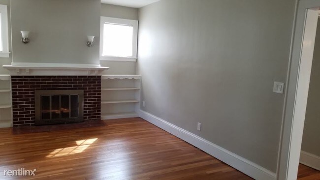 Building Photo - 2 br, 1 bath Apartment - 53 Dover Rd.