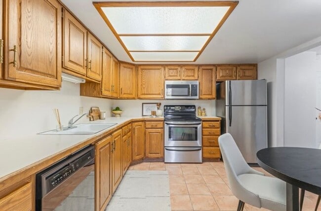 Building Photo - Incredible Location with 2 secure parking spaced