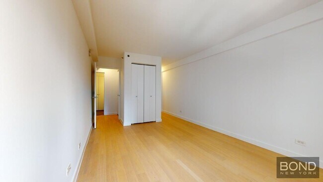 Building Photo - 222 E 39th St