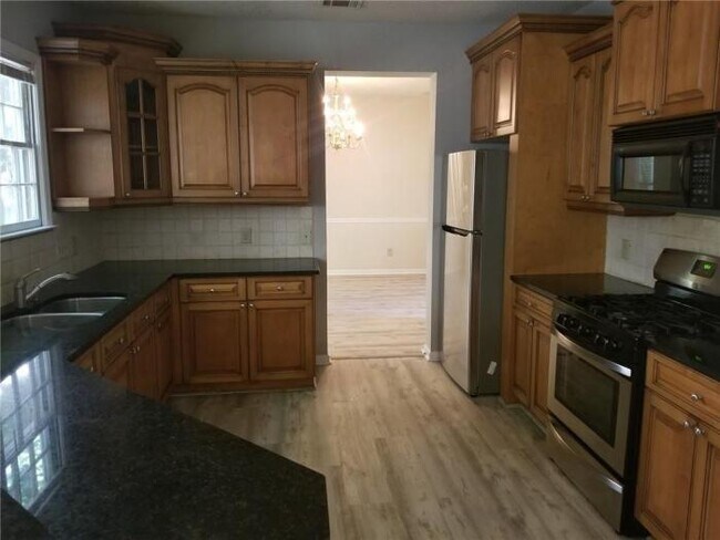 Building Photo - 5 bedroom in Alpharetta GA 30022