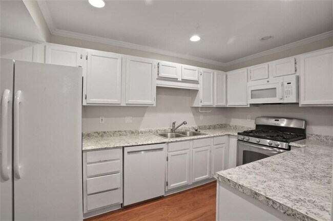 Foto del edificio - 202 Peachtree Forest Dr