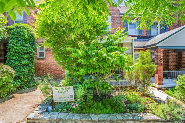 Foto del edificio - 1756 Hobart St NW