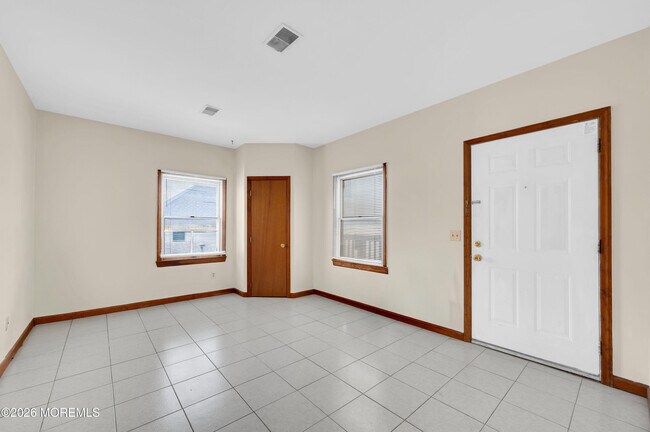 Building Photo - 2 Ocean Terrace