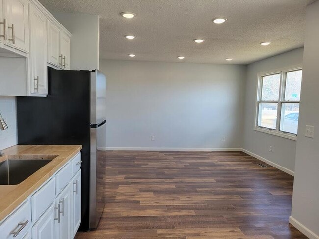 Building Photo - 2251 Fairfax Dr