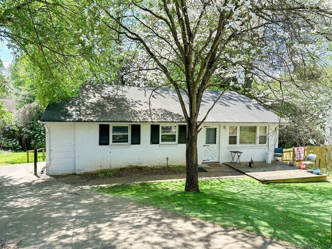 Building Photo - 3Bedroom 2Bath Frysprings Community