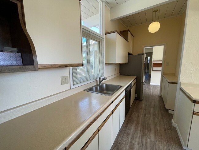 Building Photo - Gorgeous Upgraded Home Available Now!