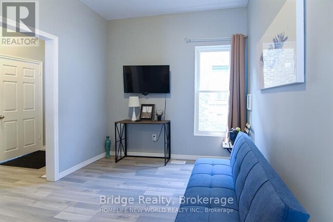 Building Photo - 2-144 ADELAIDE STREET N