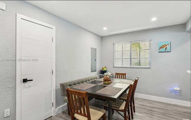 Foto del edificio - 380 NW 20th St