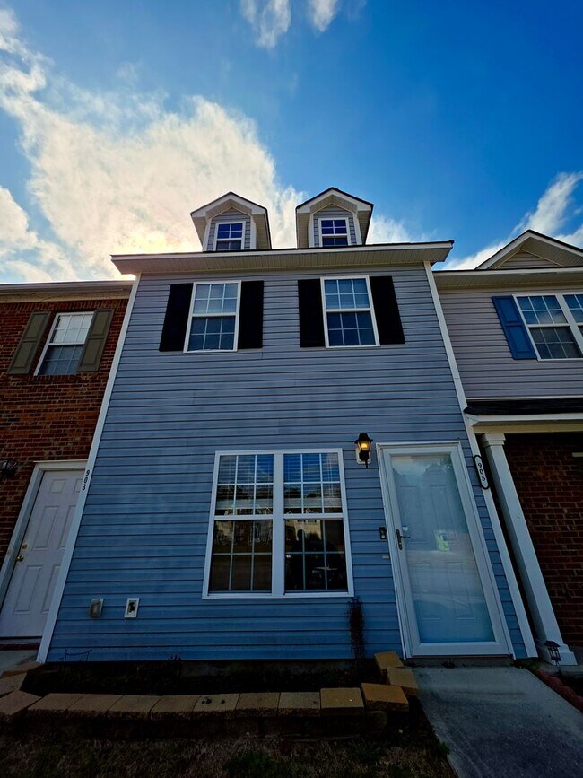 Foto del edificio - 2 BR 2 BA Townhose