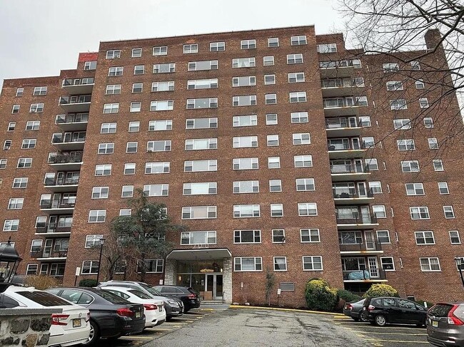 Building Photo - 700 Boulevard E