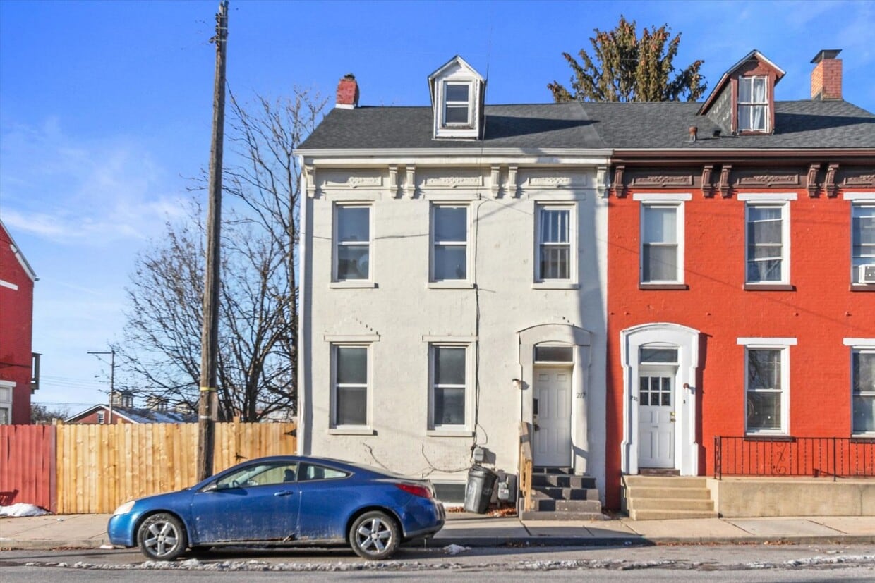 Primary Photo - Coming Soon- Spacious 3 Bedroom, 1.5 Bath ...