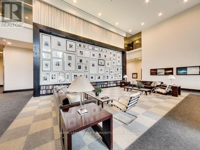 Photo du bâtiment - 438-438 King St W