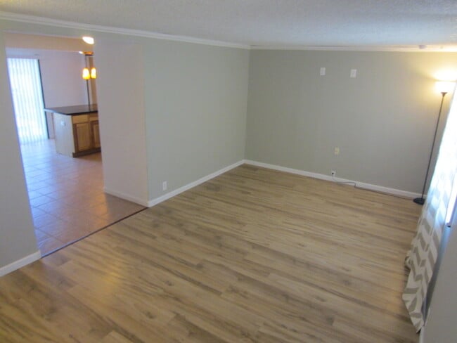 Building Photo - $1450 | 2BR/1BA House | Pet Friendly Ranch...