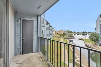 Building Photo - 12500 Melville Dr