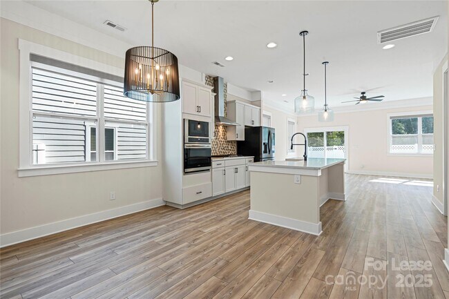 Building Photo - 1109 Masefield Ave