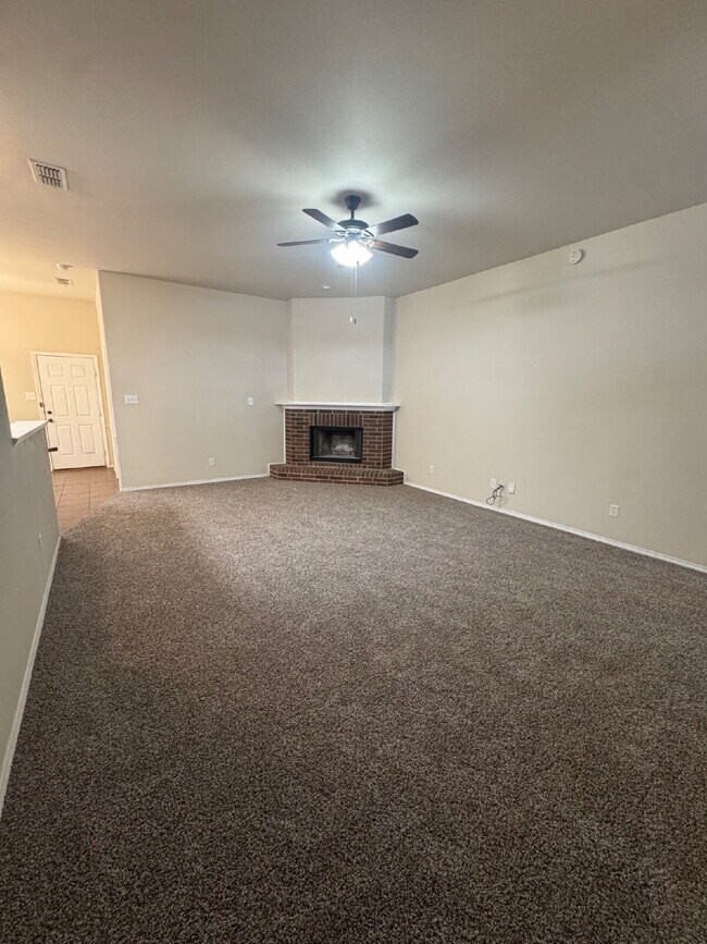 Building Photo - House Located Minutes From W. Loop 289 Acc...