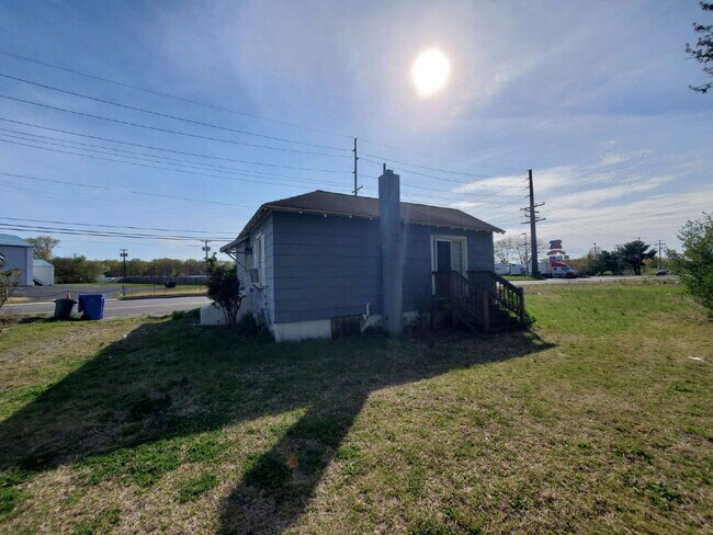 Foto del edificio - Charming 1 Bedroom Bungalow – A Special Place to Call Home!