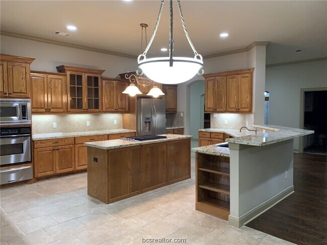 Building Photo - 5001 Fairfield Ct
