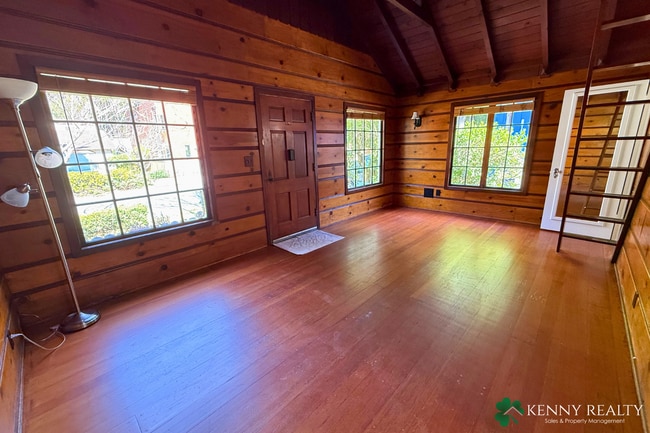 Building Photo - Charming 1 Bedroom Home with Private Yard in Pacifica