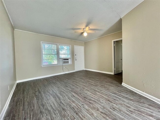 Building Photo - 1755 Lynn Ln