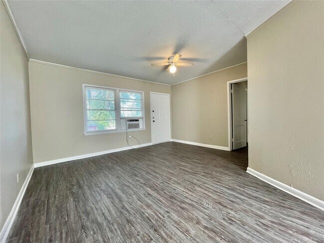 Foto del edificio - 1755 Lynn Ln
