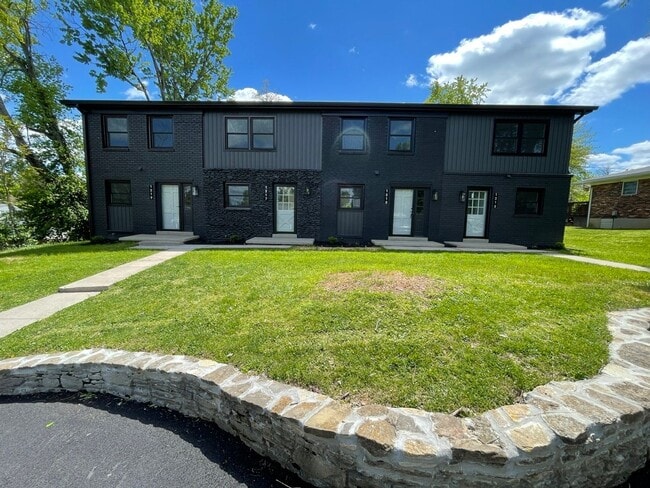 Building Photo - Modern Design Condo Near Shelbyville Country Club!