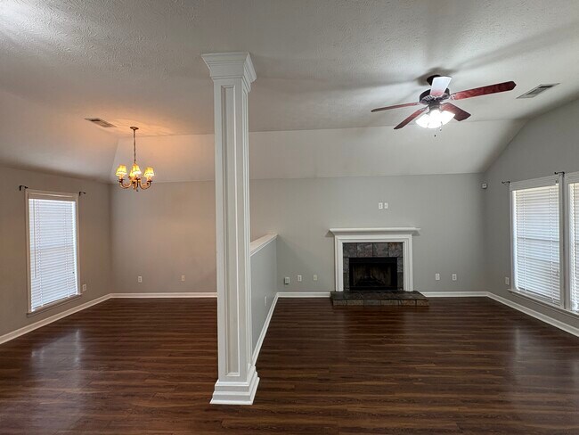 Foto del edificio - 918 Hallwood Ln