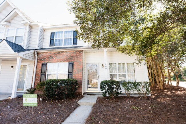 Foto del edificio - Beautifully updated 2-bedroom 2-bathroom + LOFT/OFFICE townhome in NW Greensboro.