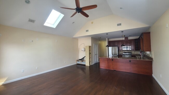 Building Photo - 43 Ravine Ave
