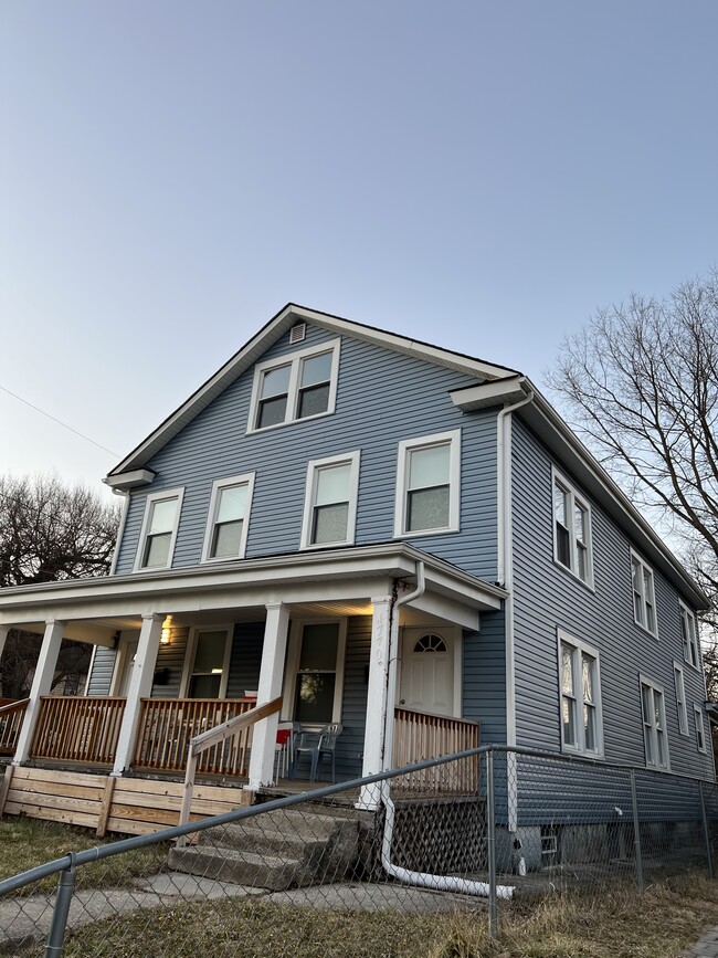 Outside View - 1768 Kent St