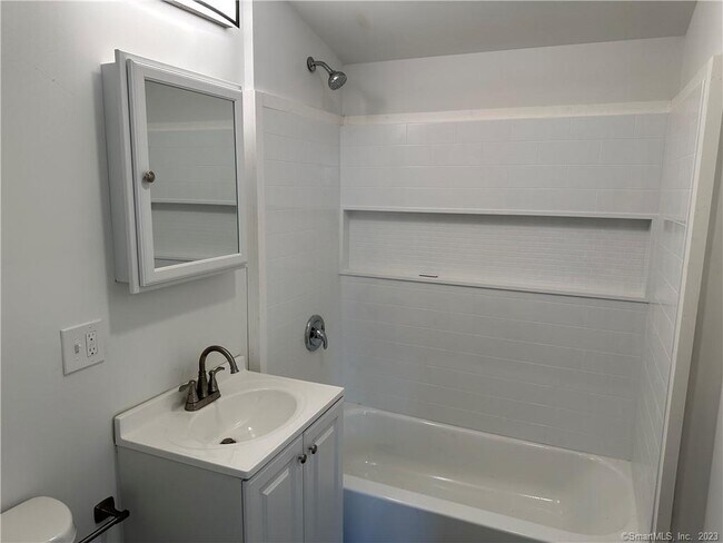 Foto del edificio - 761 Brewster St