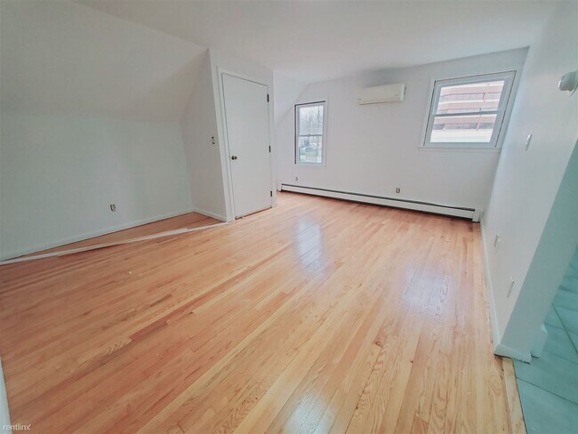 Building Photo - 2 br, 1 bath Condo - 12 Houston Ter Unit D