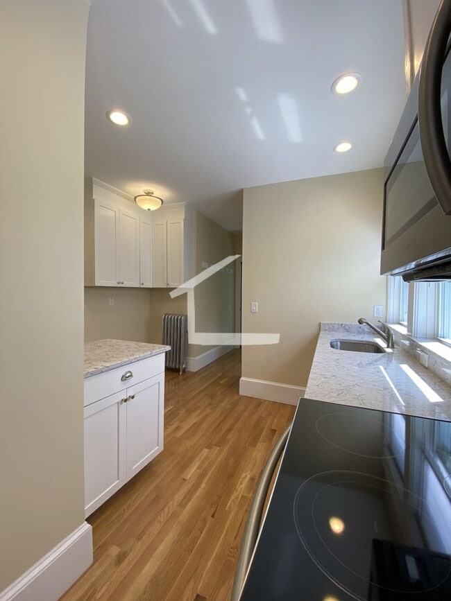 Foto del edificio - Single, Private Bedrooms in Beautiful, SHA...